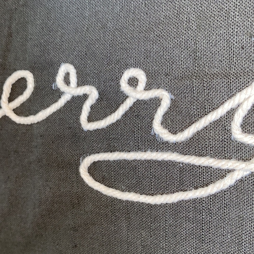 NEW embroidered Christmas table runner with fringe - Picture 3 of 7